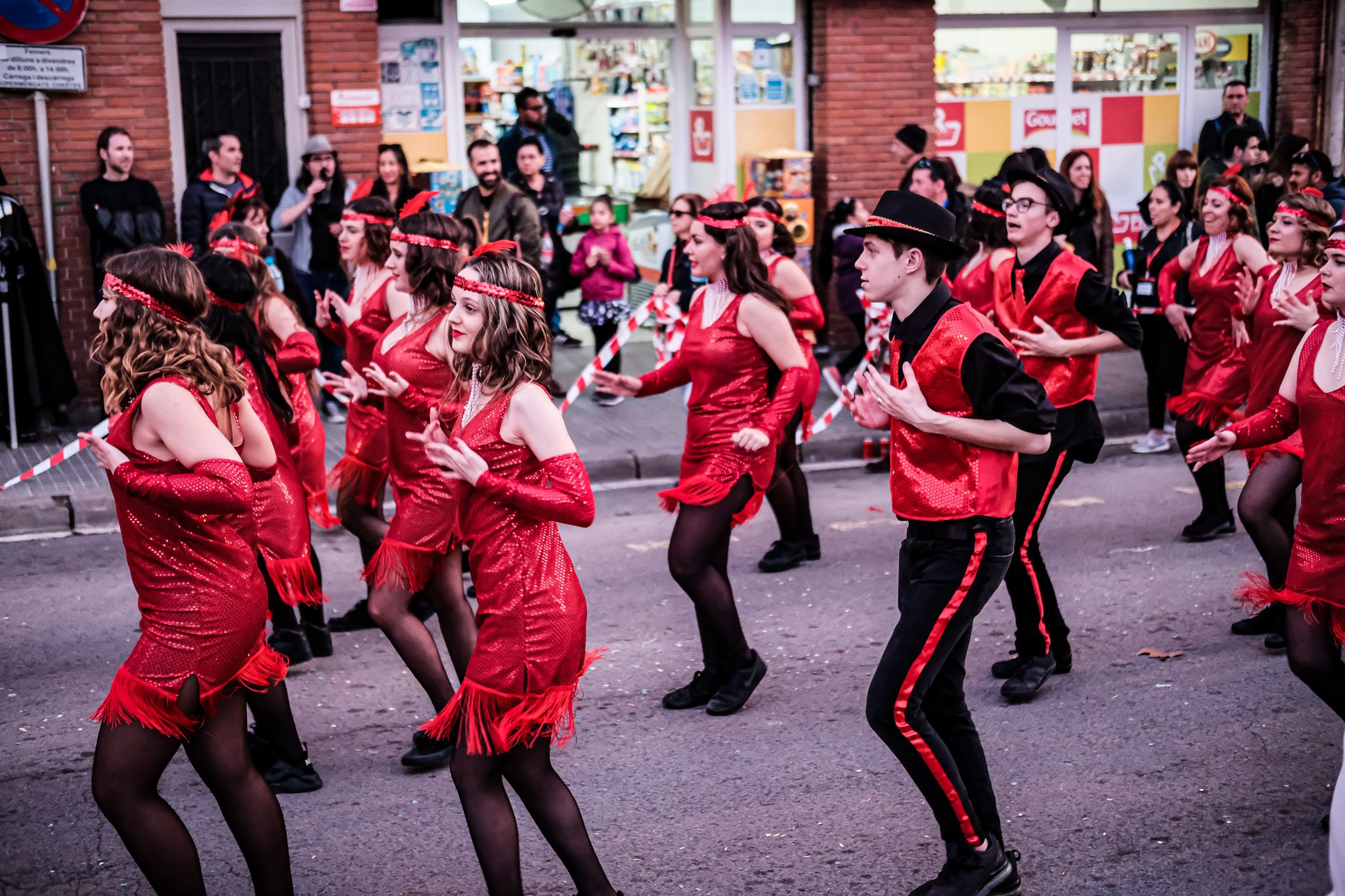 La Gran Rua de Carnaval pels carrers de Cerdanyola. FOTO: Ale Gómez