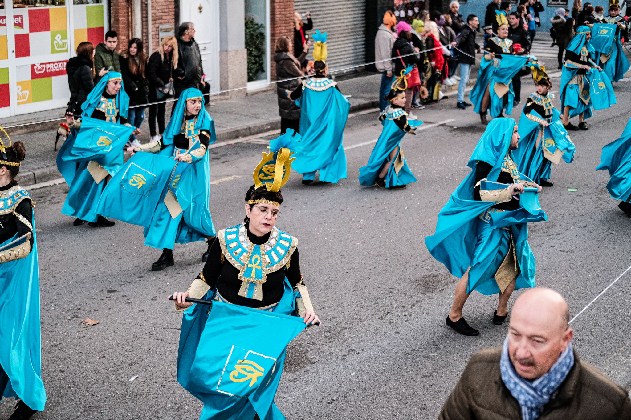 La Gran Rua de Carnaval pels carrers de Cerdanyola. FOTO: Ale Gómez