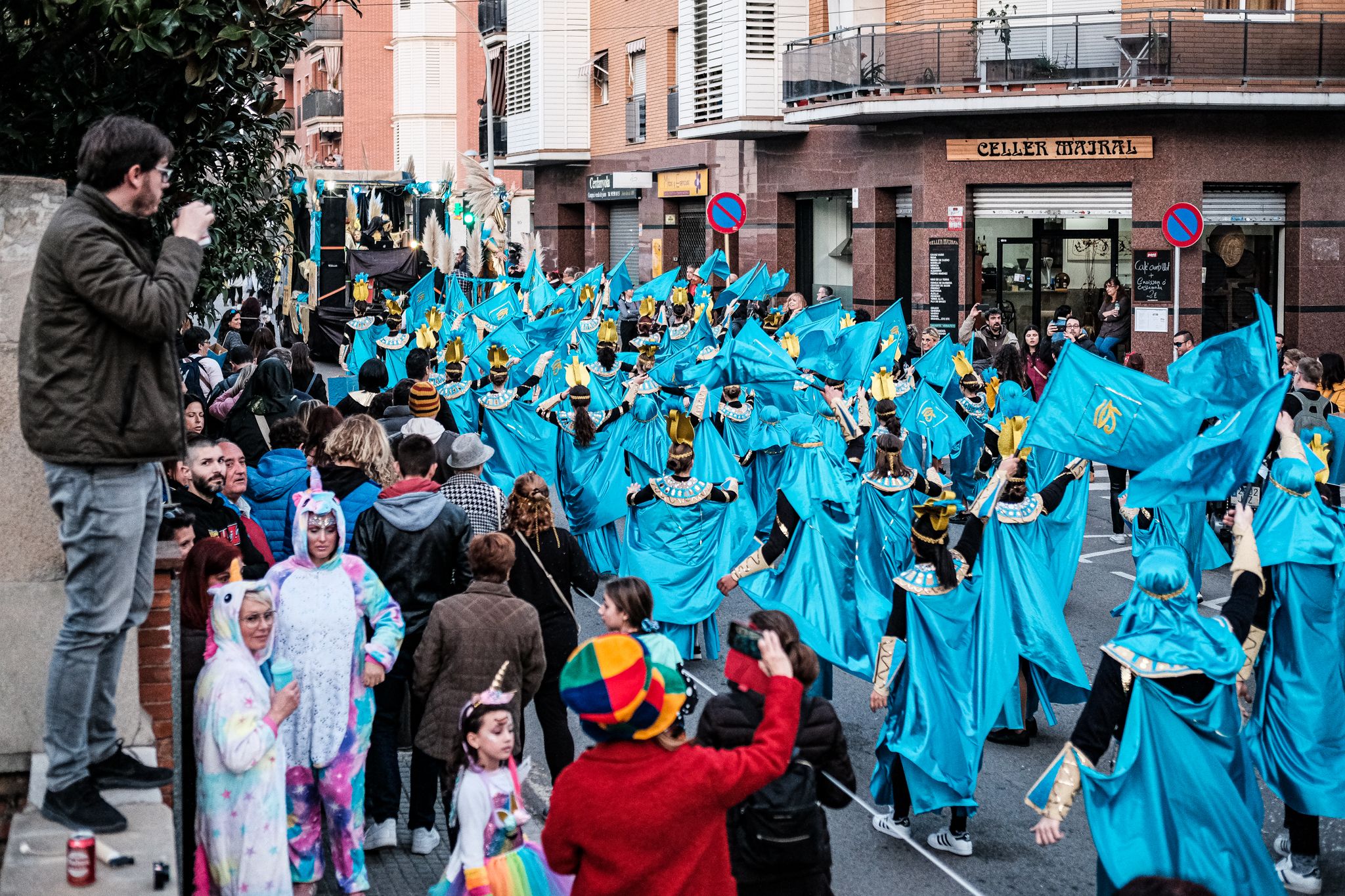 La Gran Rua de Carnaval pels carrers de Cerdanyola. FOTO: Ale Gómez