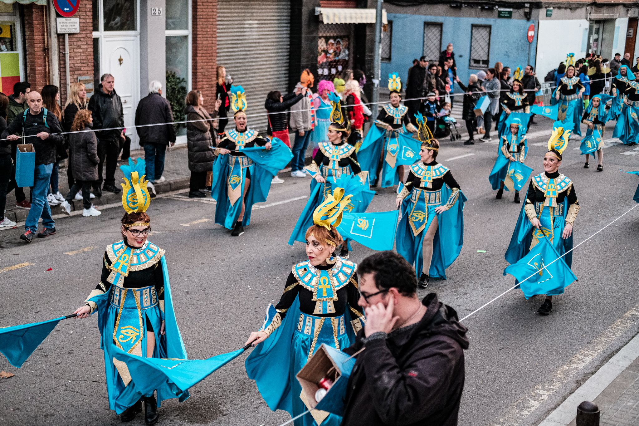 La Gran Rua de Carnaval pels carrers de Cerdanyola. FOTO: Ale Gómez