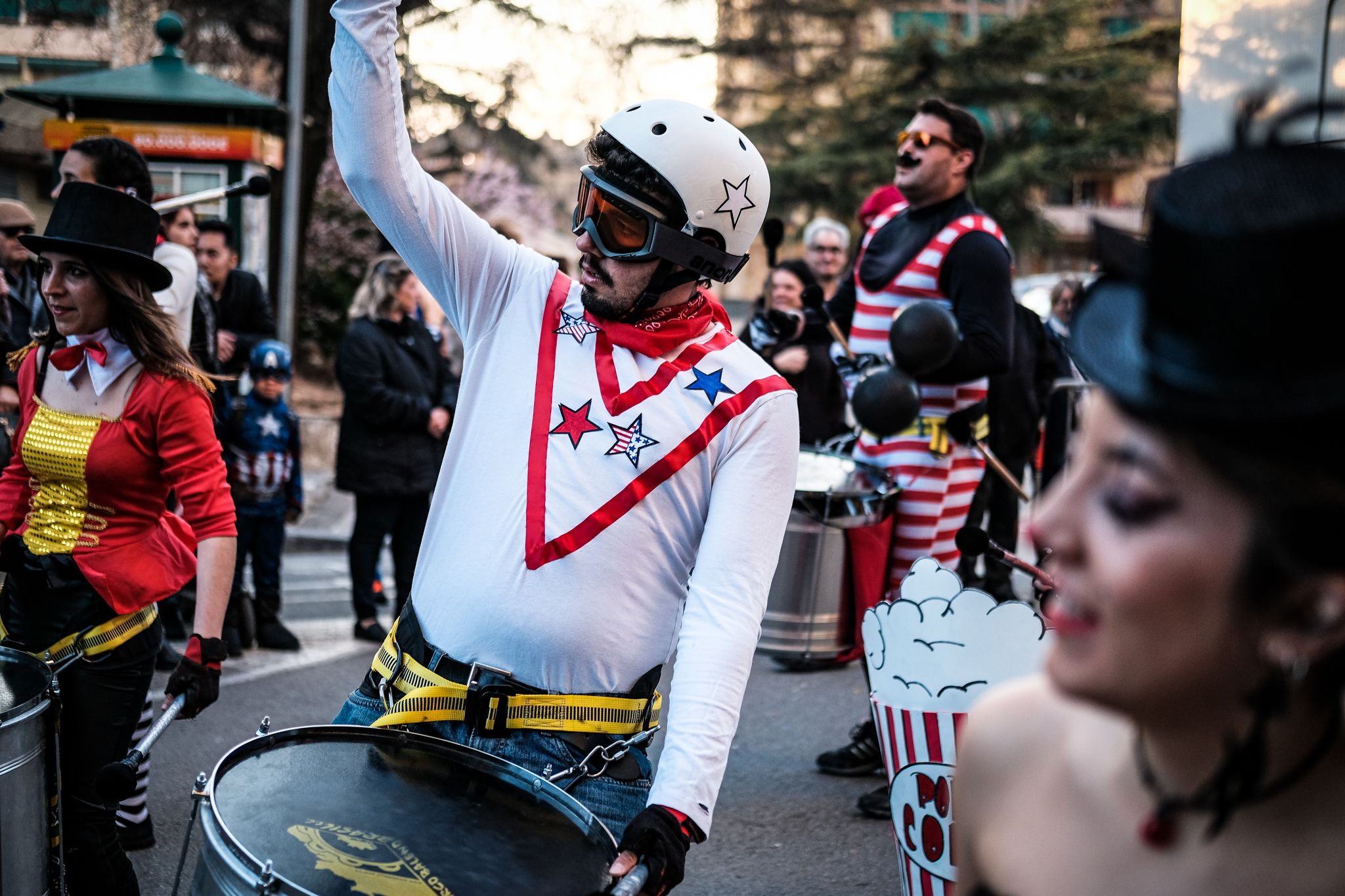 La Gran Rua de Carnaval pels carrers de Cerdanyola. FOTO: Ale Gómez