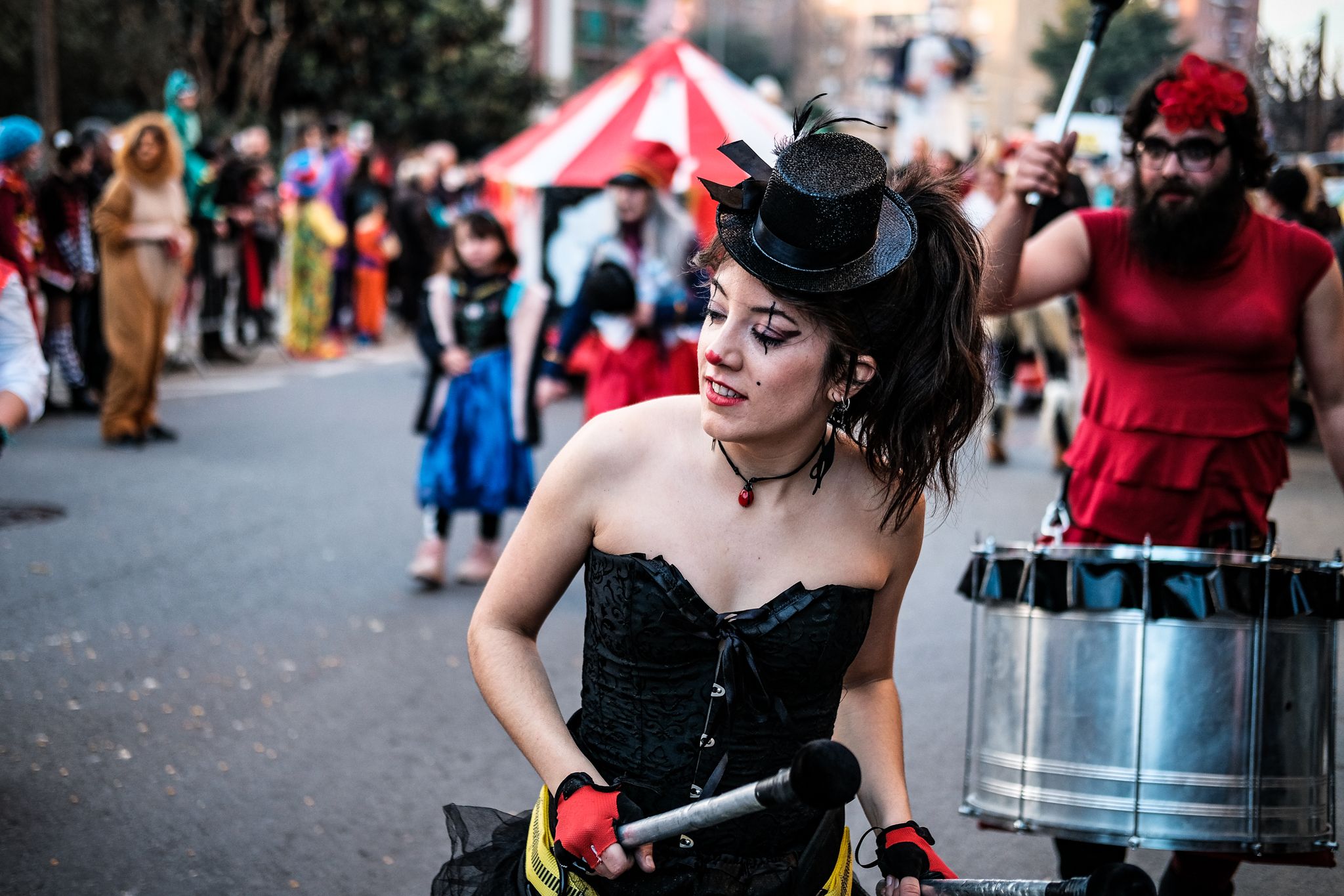 La Gran Rua de Carnaval pels carrers de Cerdanyola. FOTO: Ale Gómez