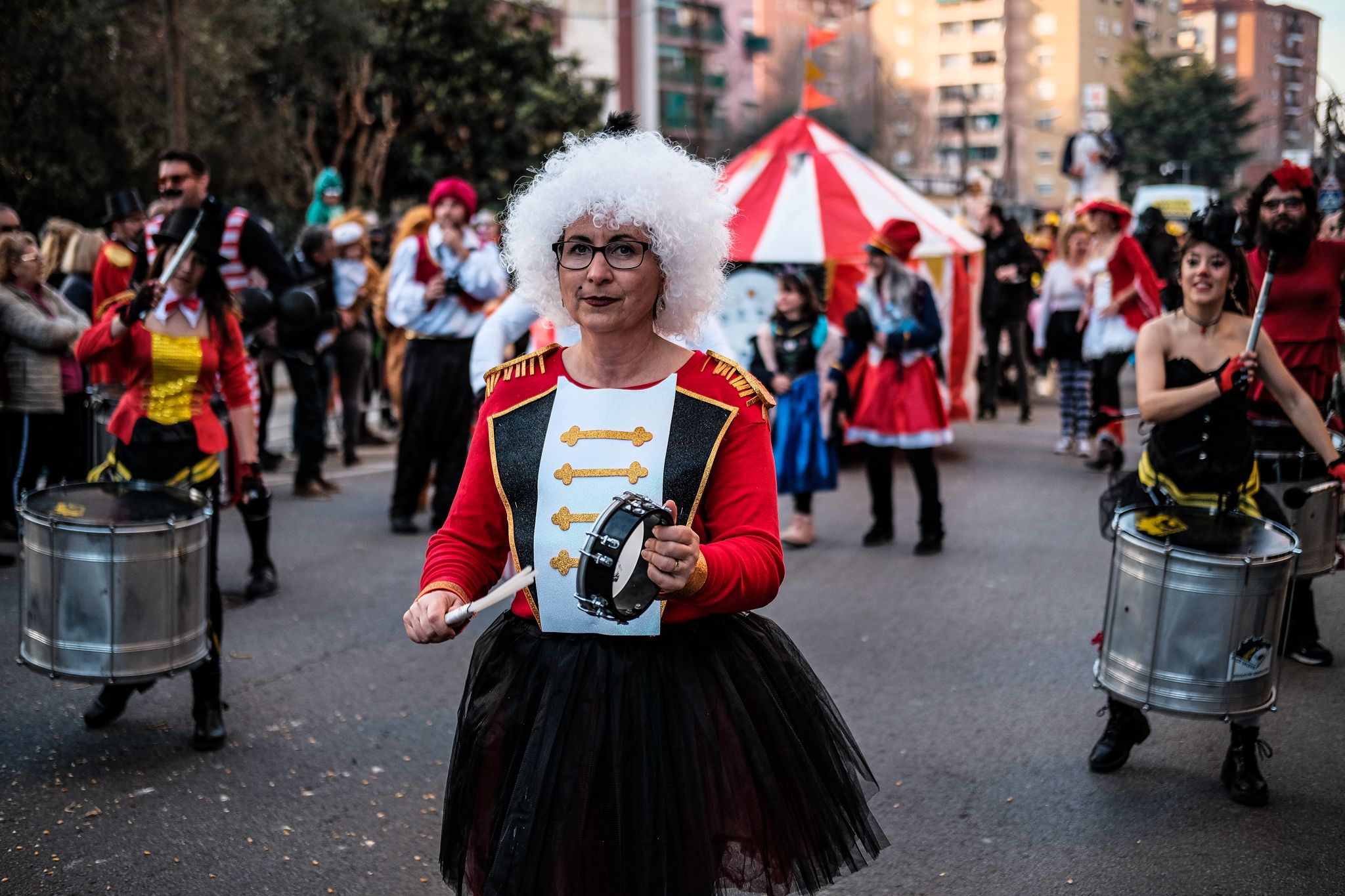 La Gran Rua de Carnaval pels carrers de Cerdanyola. FOTO: Ale Gómez