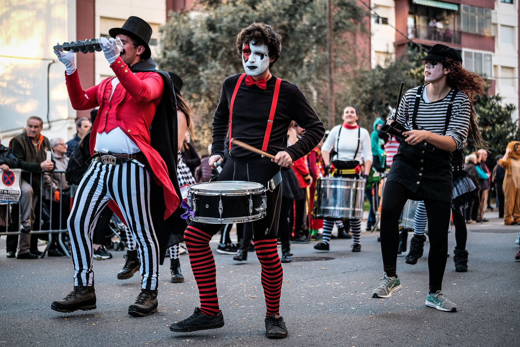 La Gran Rua de Carnaval pels carrers de Cerdanyola. FOTO: Ale Gómez