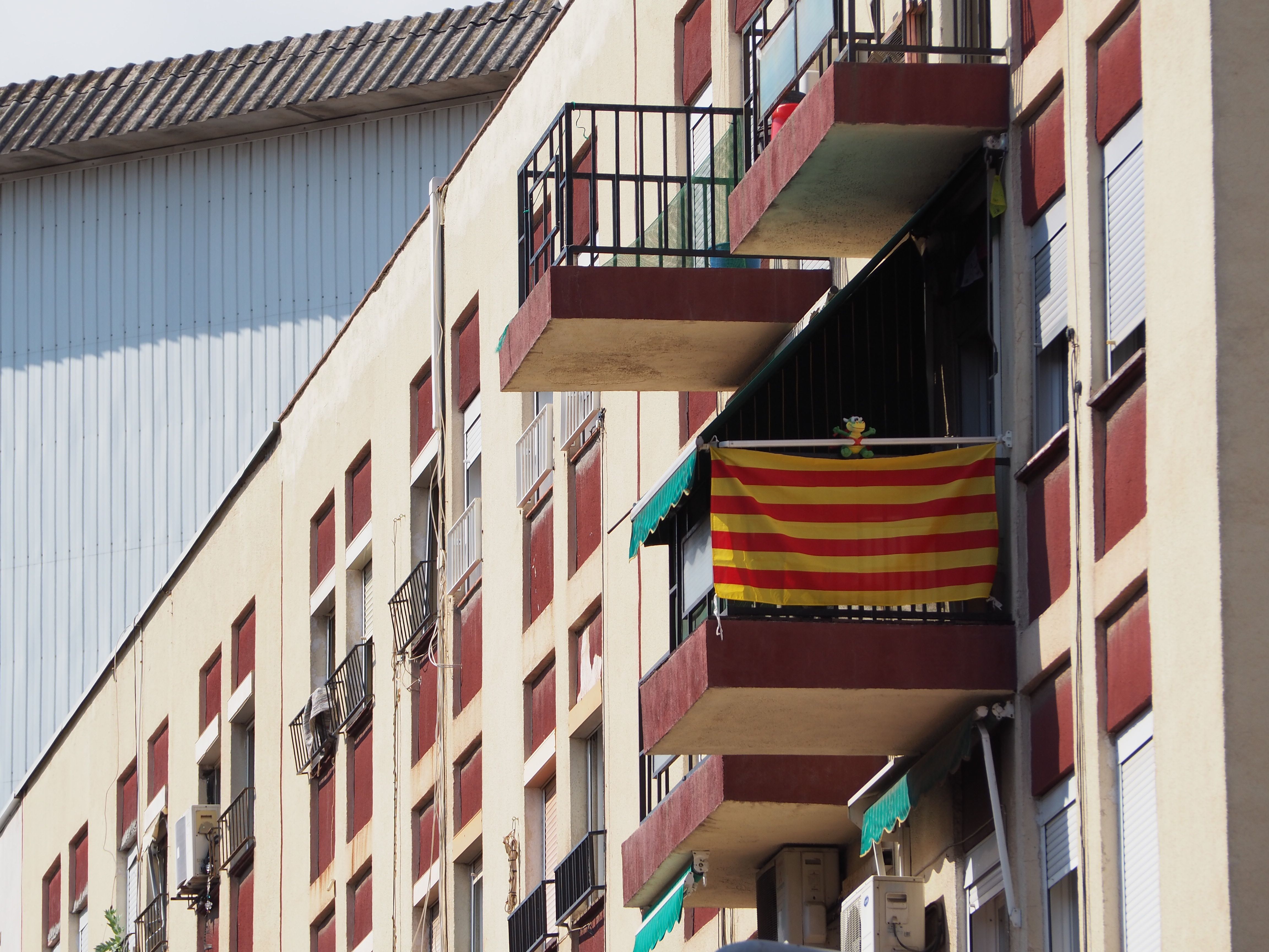 Balcons cerdanyolencs decorats per Sant Jordi. FOTO: Mónica García Moreno