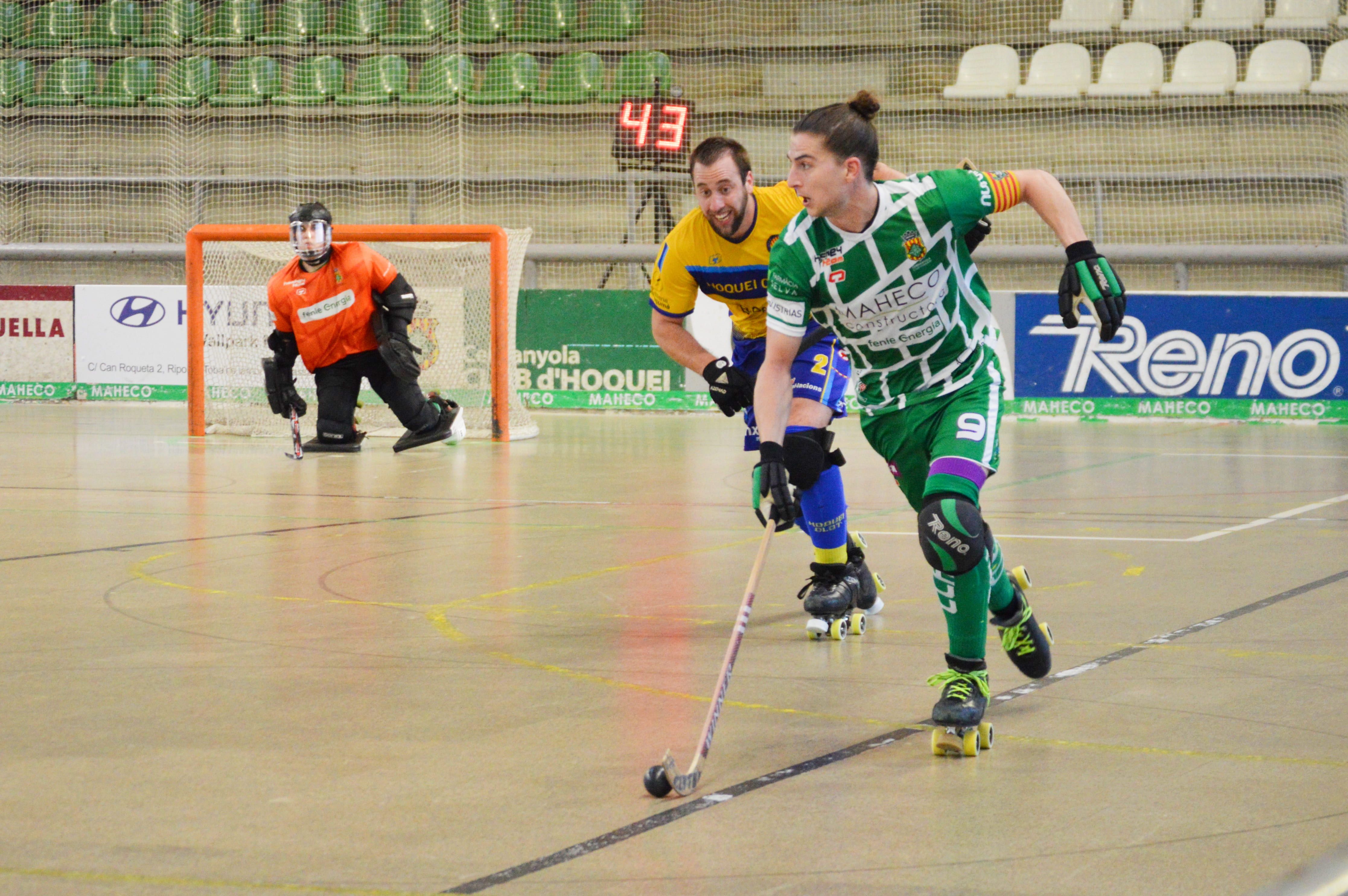 El Cerdanyola Club d'Hoquei en un partit d'Ok Liga Plata contra el CH Olot. FOTO: Nora MO