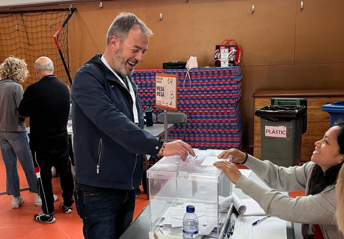 El portaveu de Junts per Cerdanyola, Joan Sánchez, votant a les eleccions catalanes. FOTO: Cedida