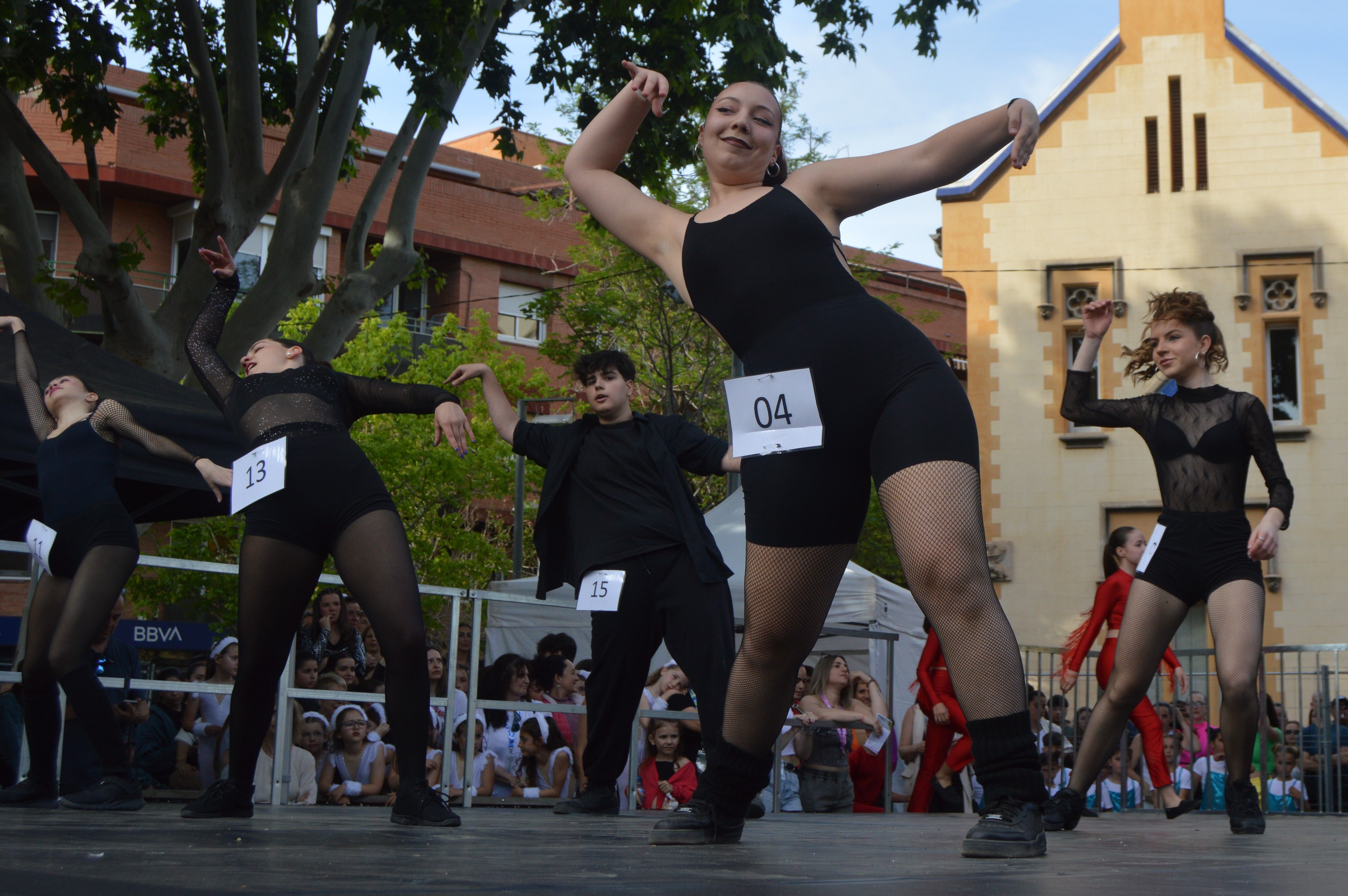 Les escoles de Cerdanyola ballen per la 23 edició del Dia Internacional de la Dansa. FOTO: Nora MO
