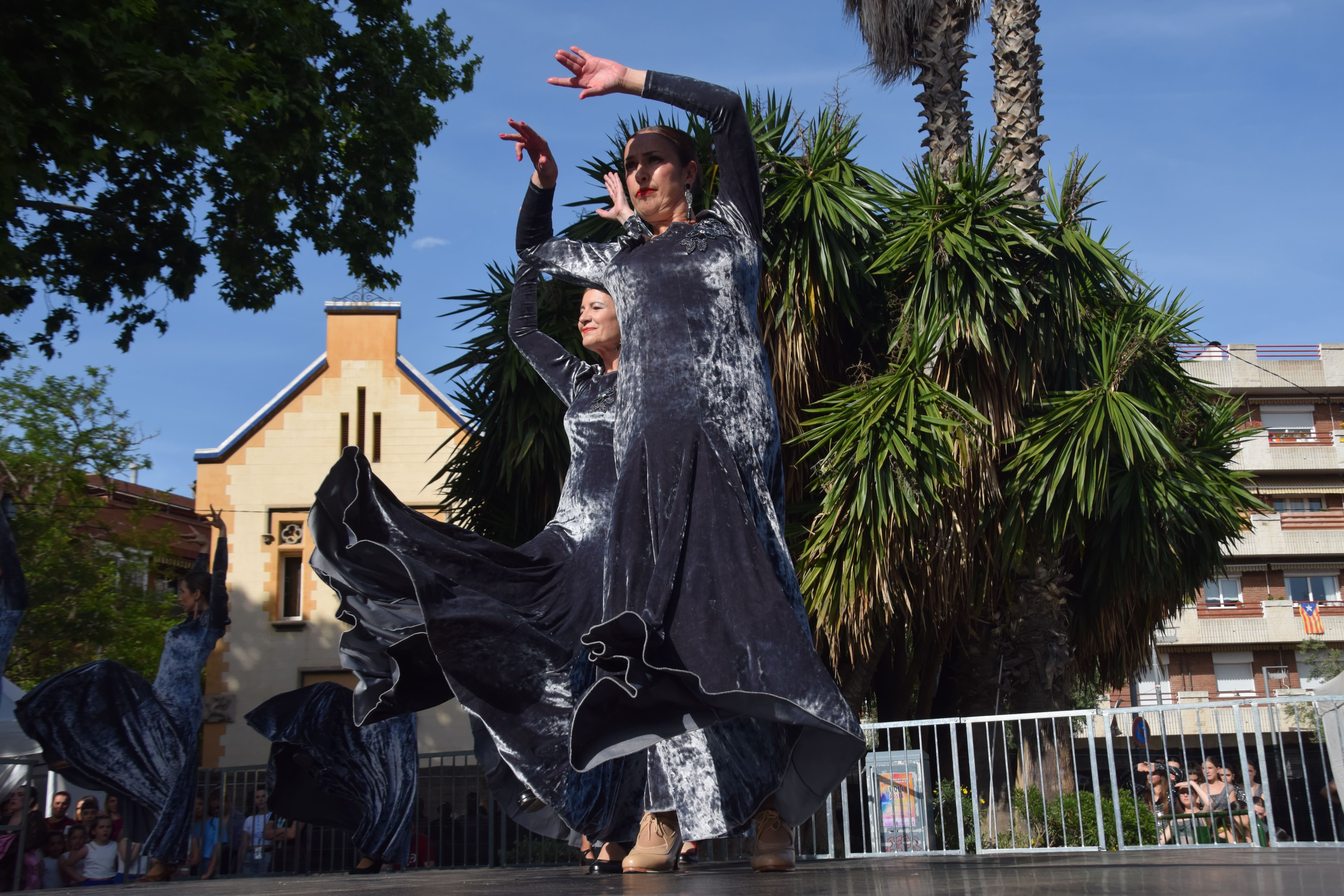Les escoles de Cerdanyola ballen per la 23 edició del Dia Internacional de la Dansa. FOTO: Marc Mata