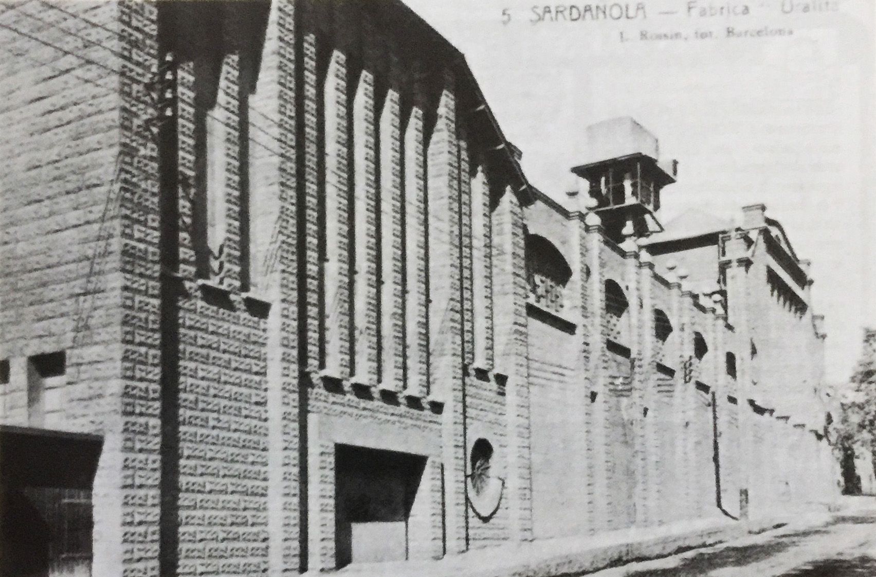 Façana de la fàbrica Uralita als anys 20. FOTO: Lucien Roisin (Arxiu del TOT)