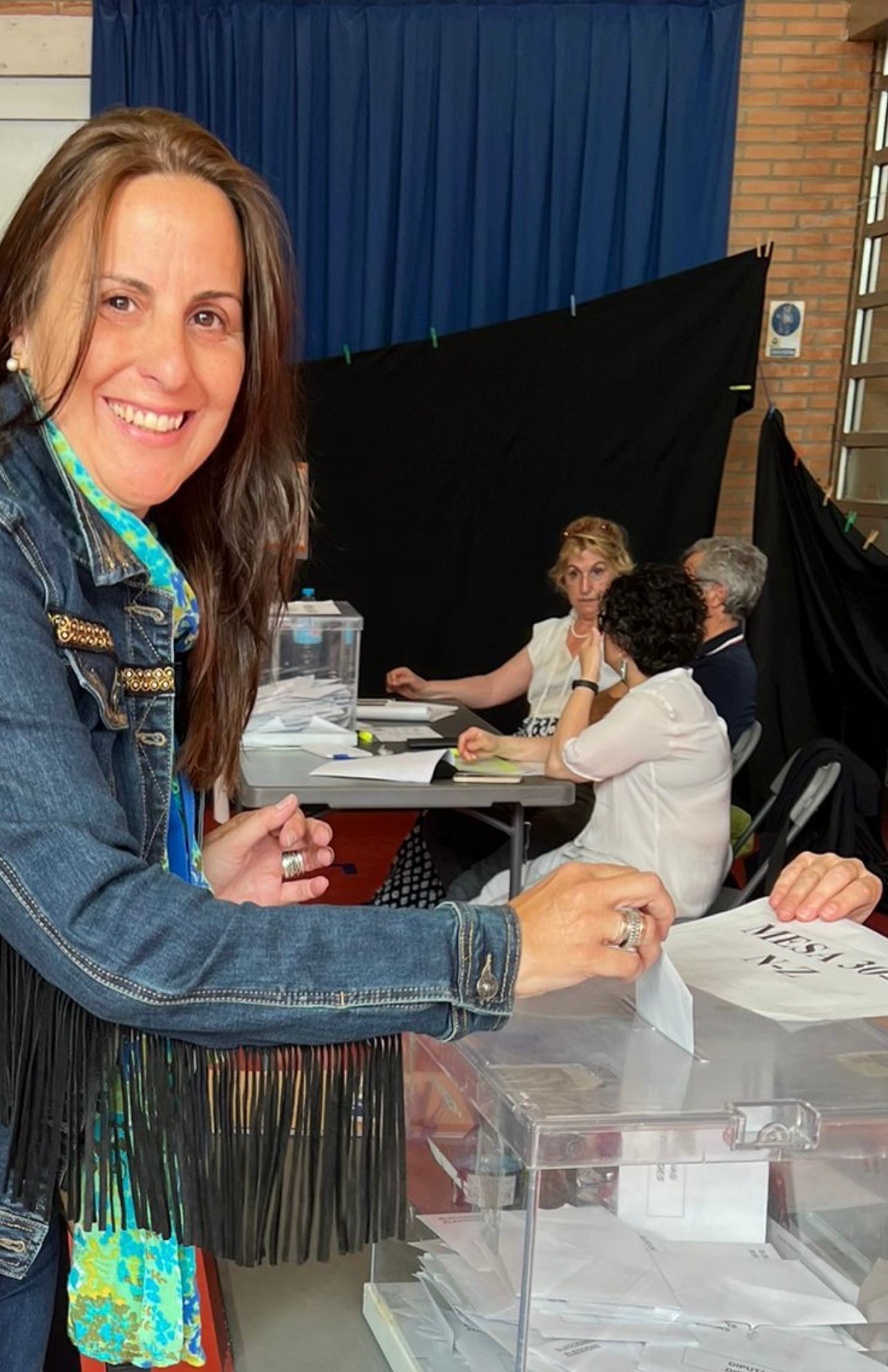 La regidora i portaveu del Partit Popular, Anabel Plans, votant a les eleccions de les eleccions europees. FOTO: Cedida