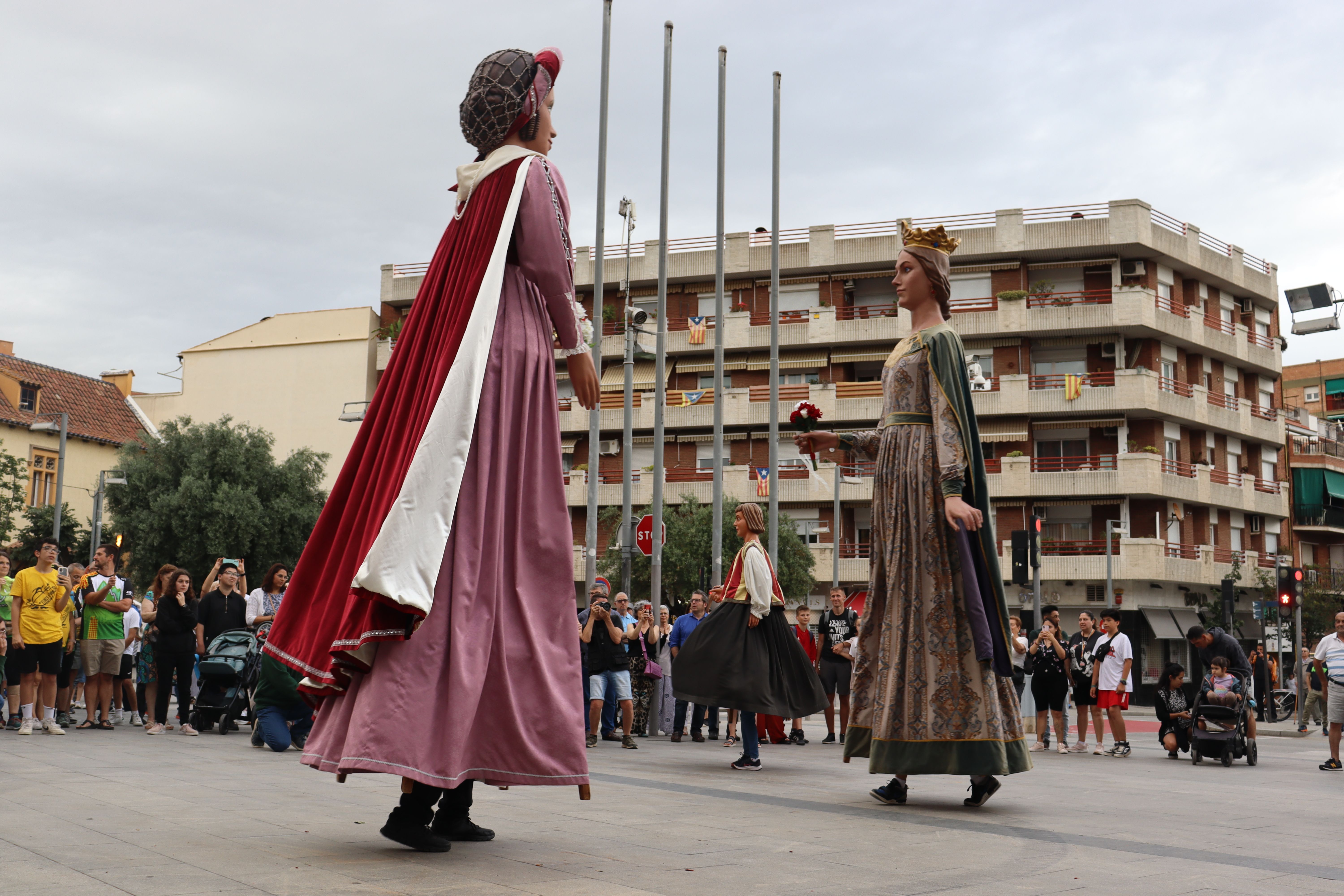 La nit de Sant Joan i l'arribada de la flama del Canigó a Cerdanyola. FOTO: Marc Mata