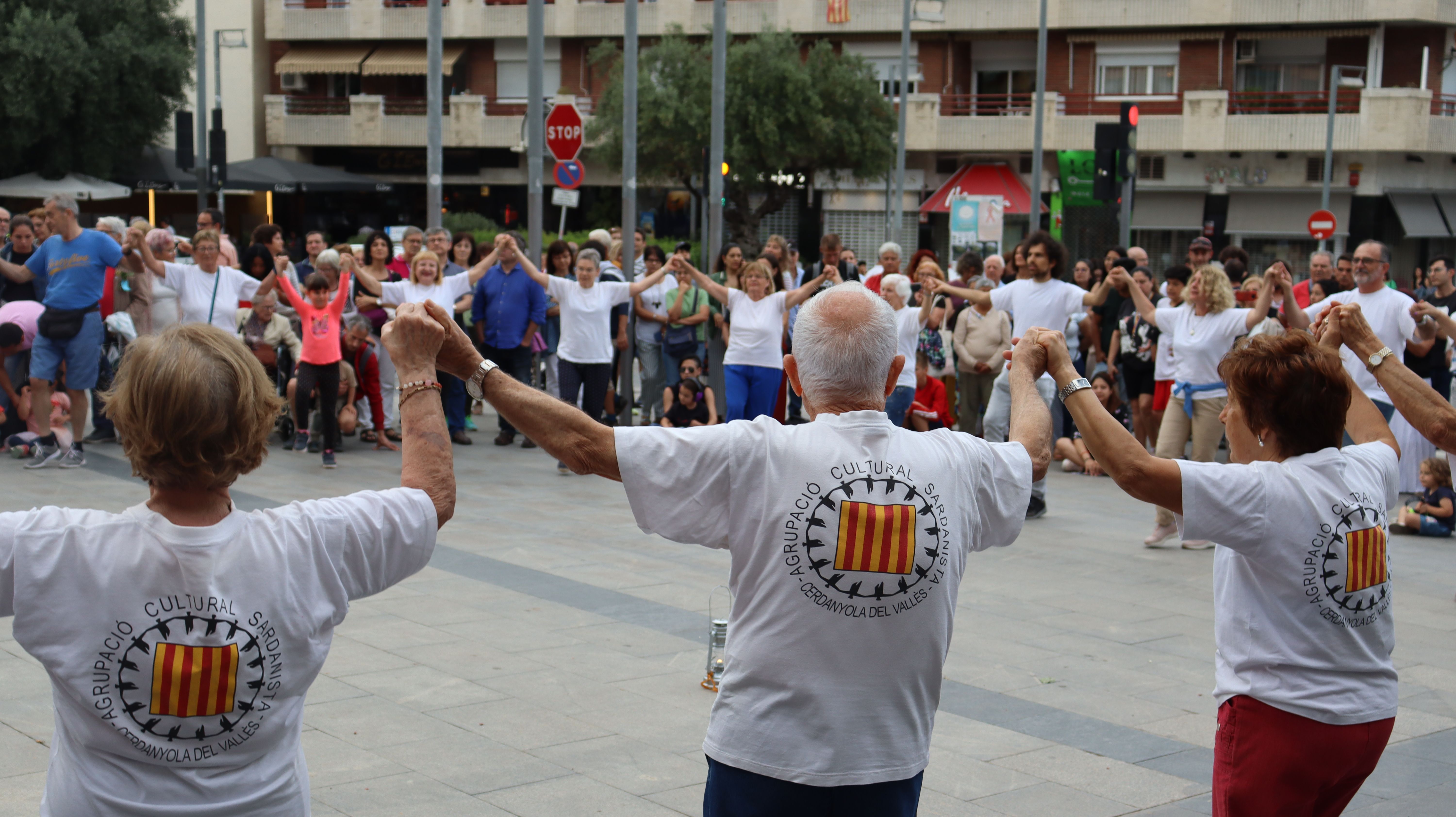 La nit de Sant Joan i l'arribada de la flama del Canigó a Cerdanyola. FOTO: Marc Mata