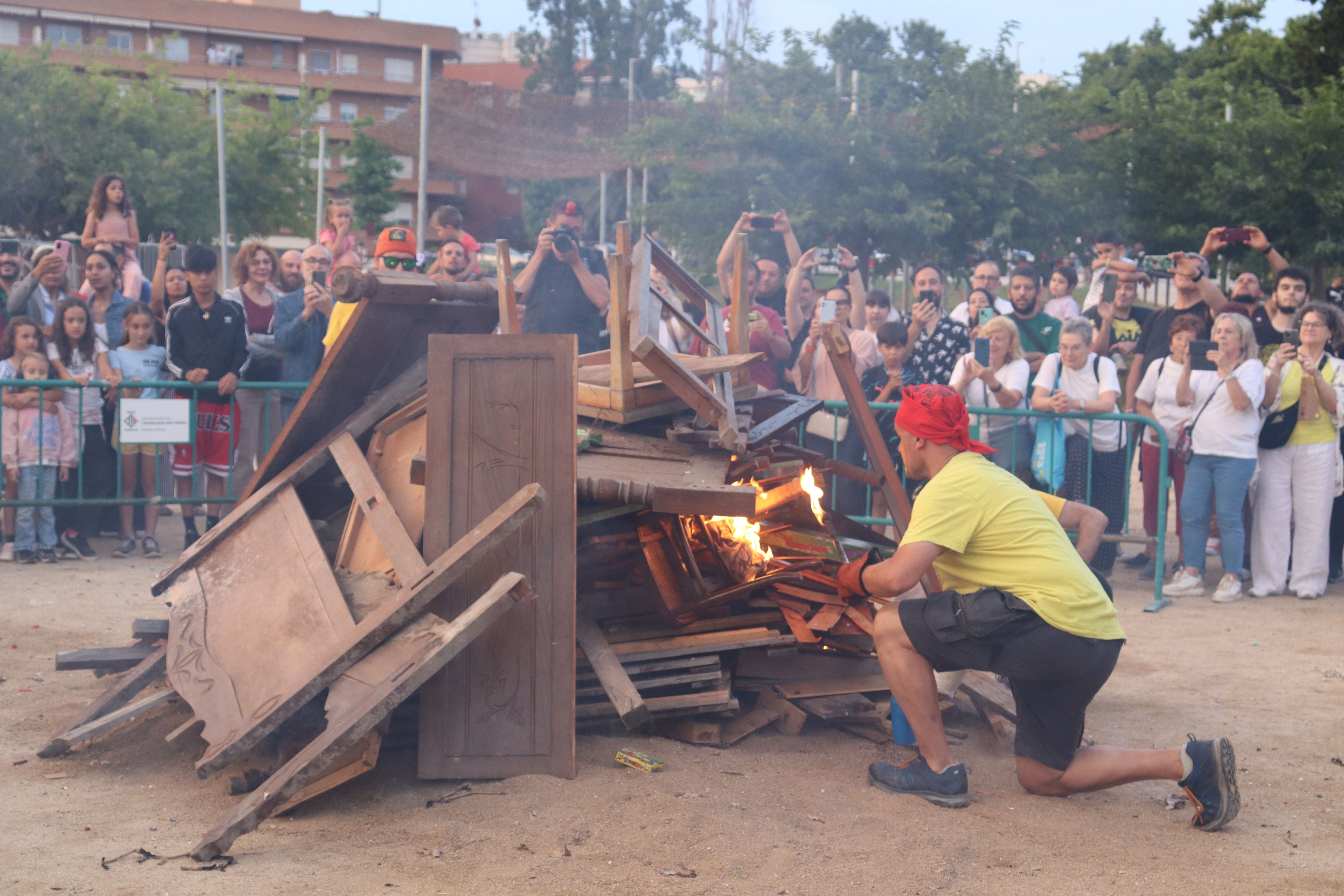 La nit de Sant Joan i l'arribada de la flama del Canigó a Cerdanyola. FOTO: Marc Mata