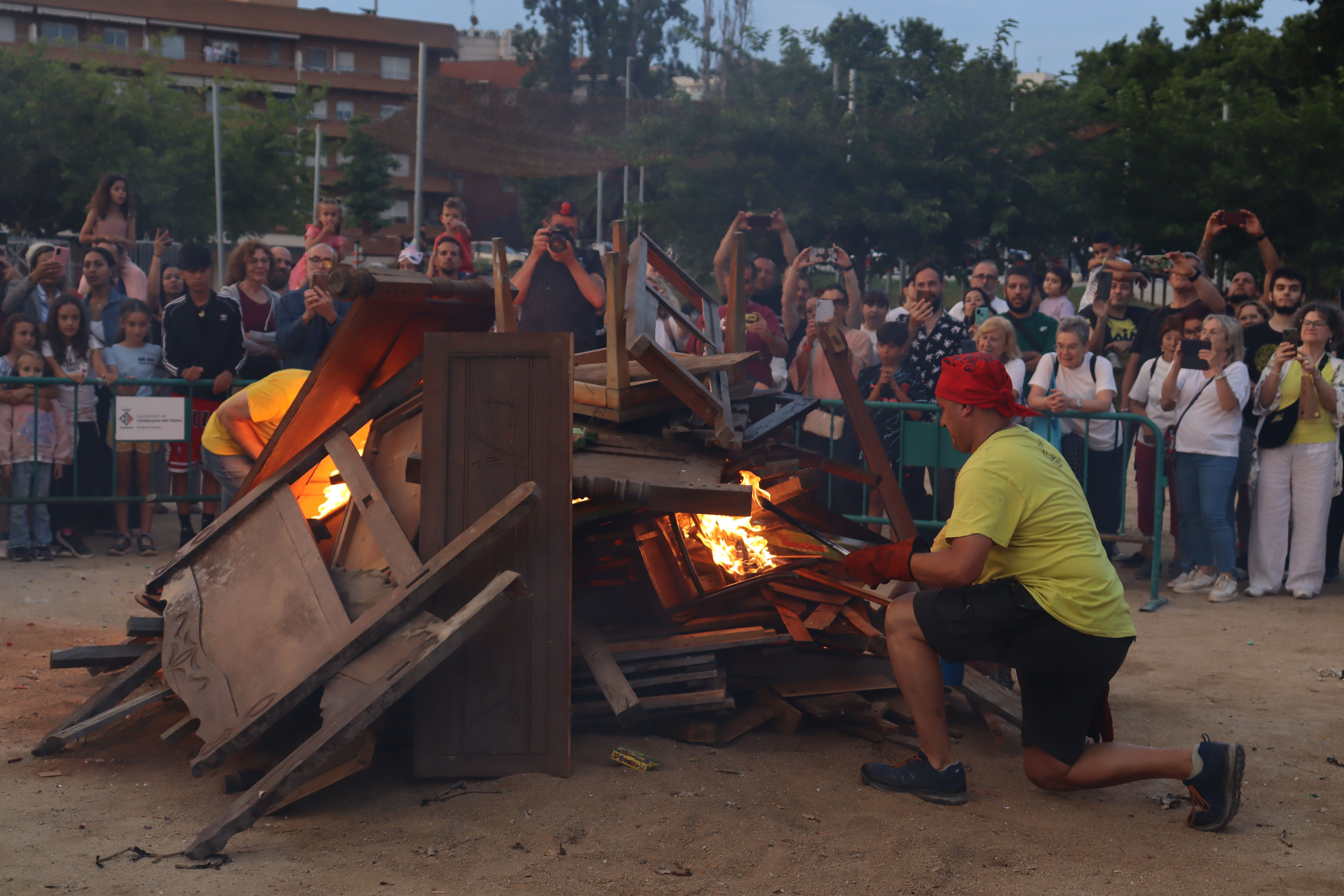 La nit de Sant Joan i l'arribada de la flama del Canigó a Cerdanyola. FOTO: Marc Mata