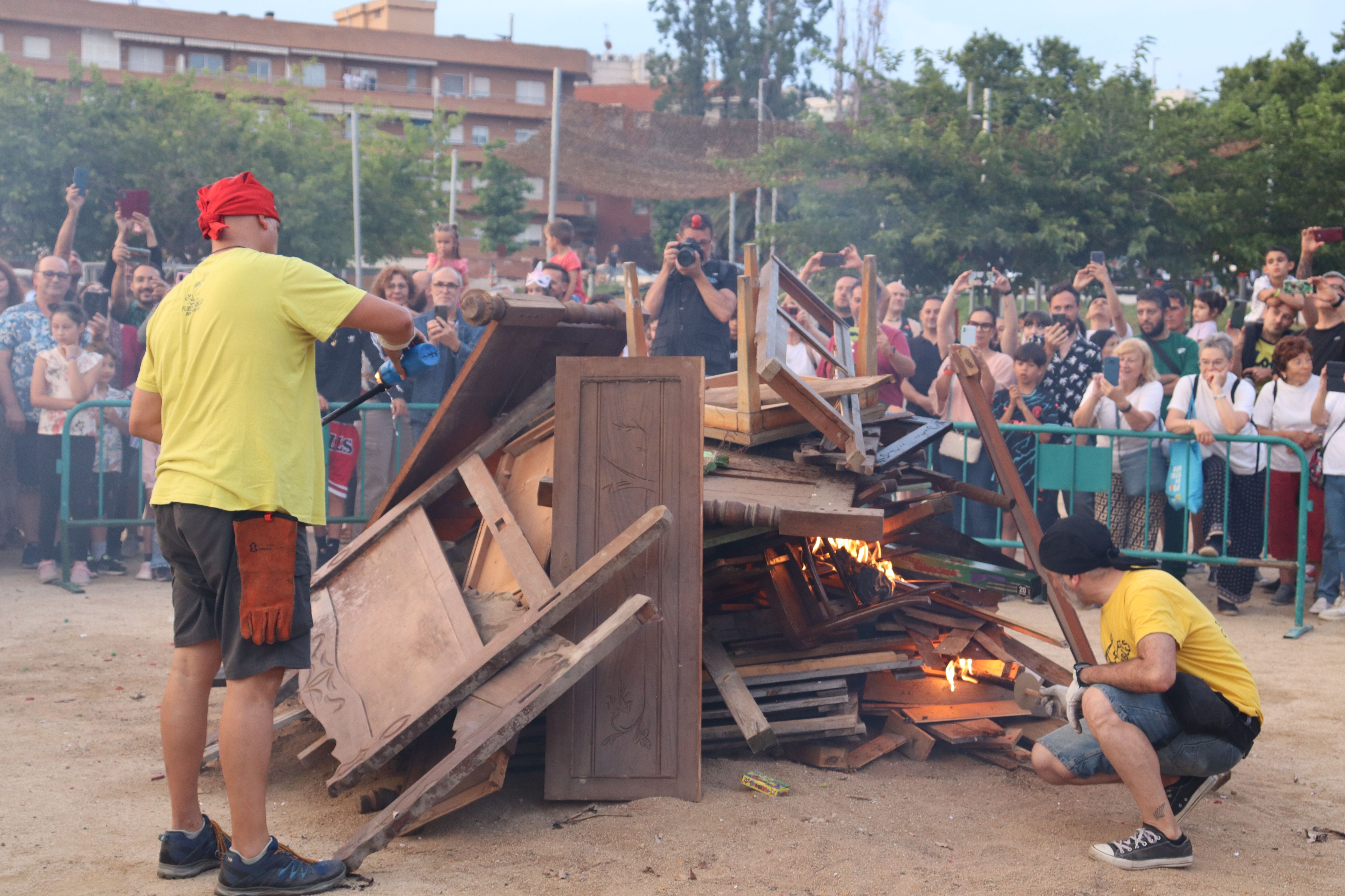 La nit de Sant Joan i l'arribada de la flama del Canigó a Cerdanyola. FOTO: Marc Mata