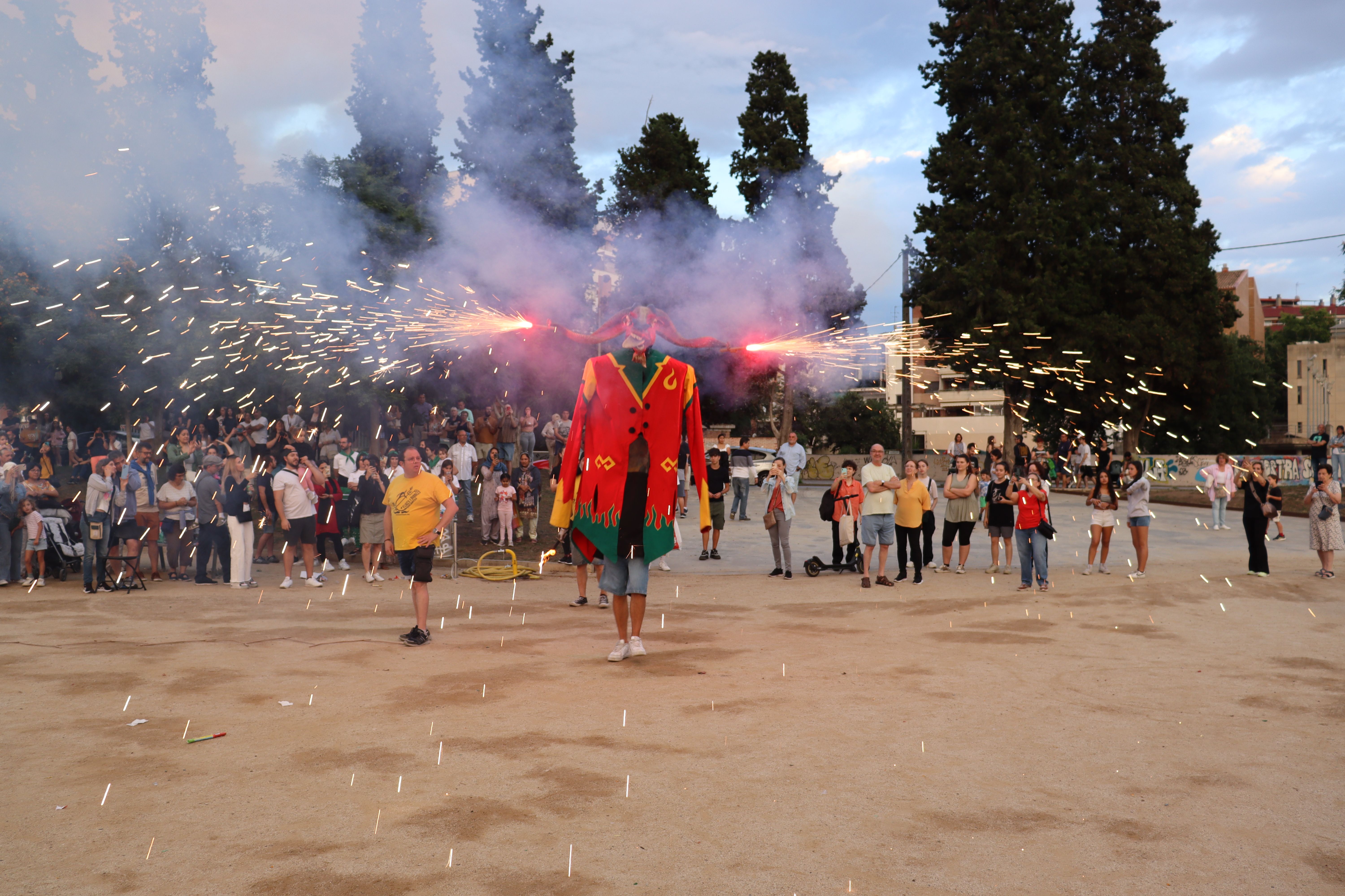 La nit de Sant Joan i l'arribada de la flama del Canigó a Cerdanyola. FOTO: Marc Mata