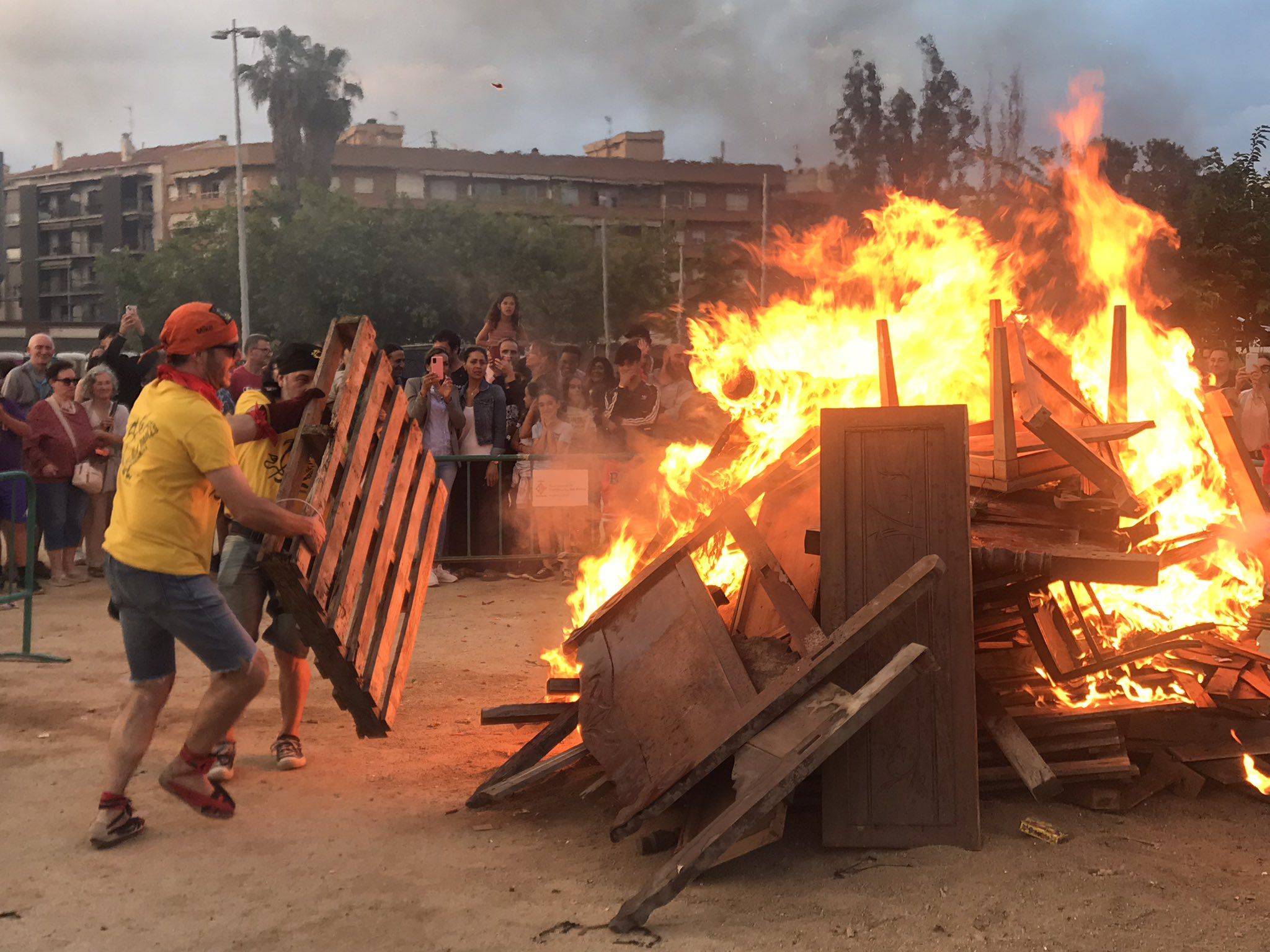 La nit de Sant Joan i l'arribada de la flama del Canigó a Cerdanyola. FOTO: Marc Mata