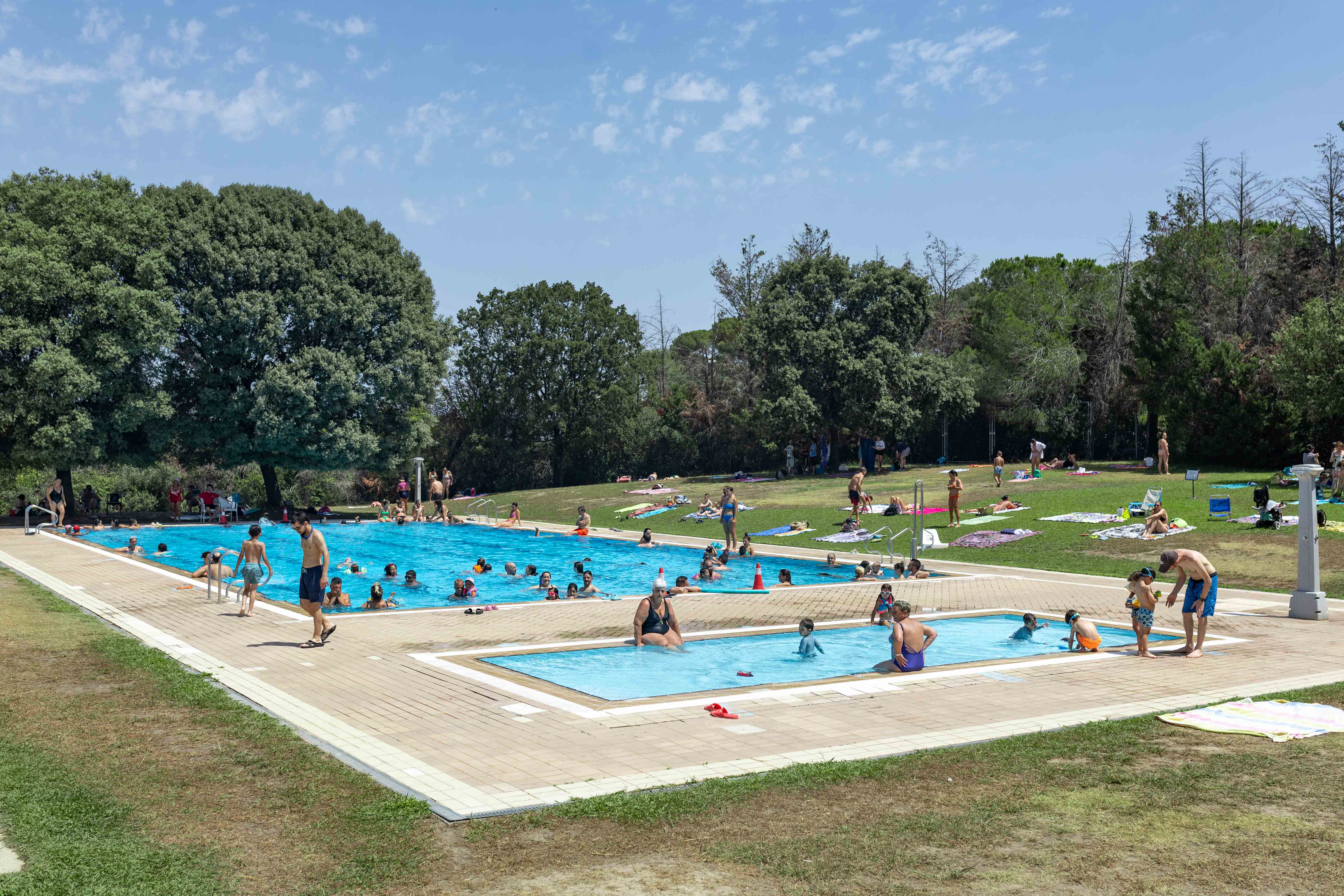 Estiu a les piscines de Cerdanyola. FOTO: Arnau Padilla