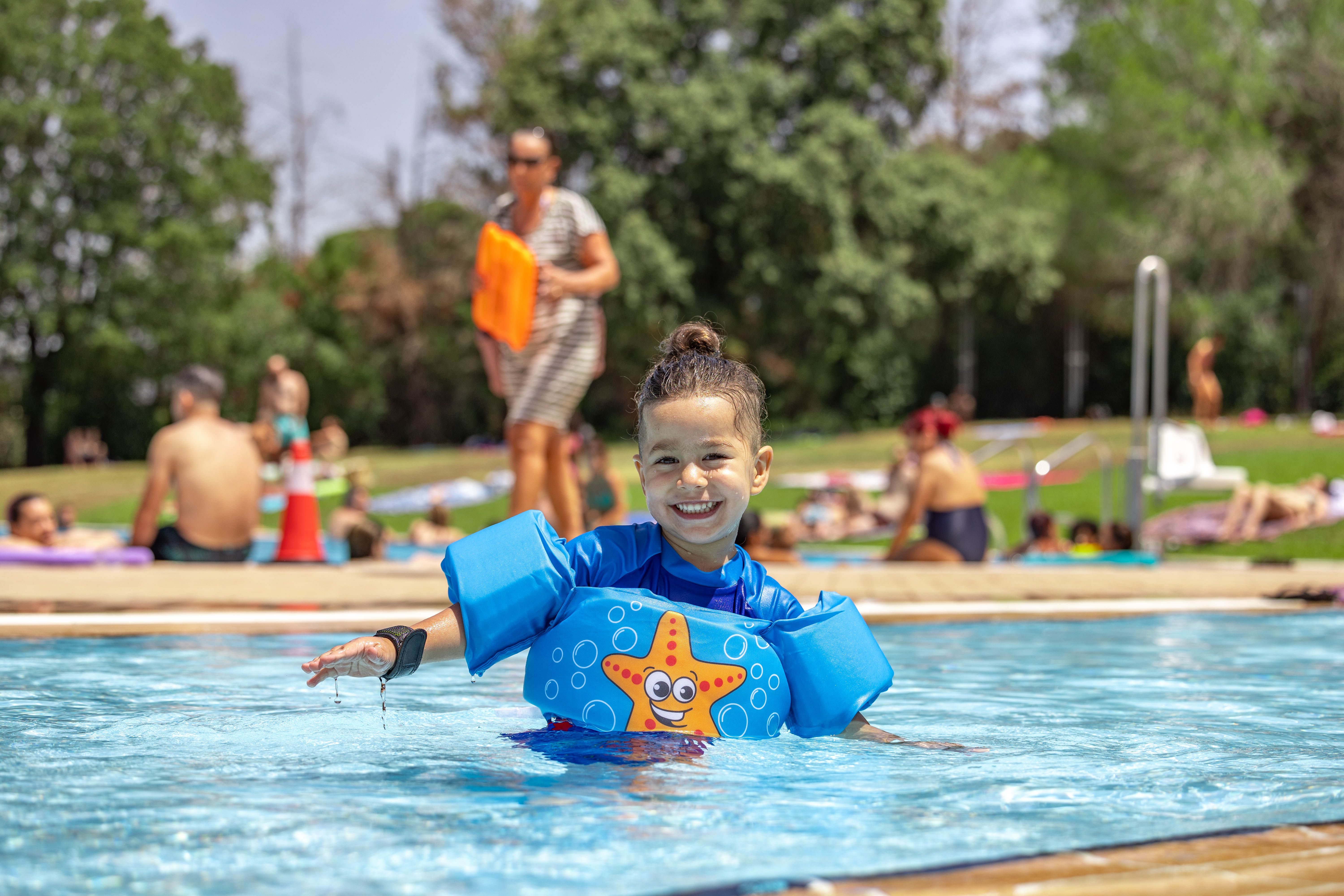 Estiu a les piscines de Cerdanyola. FOTO: Arnau Padilla