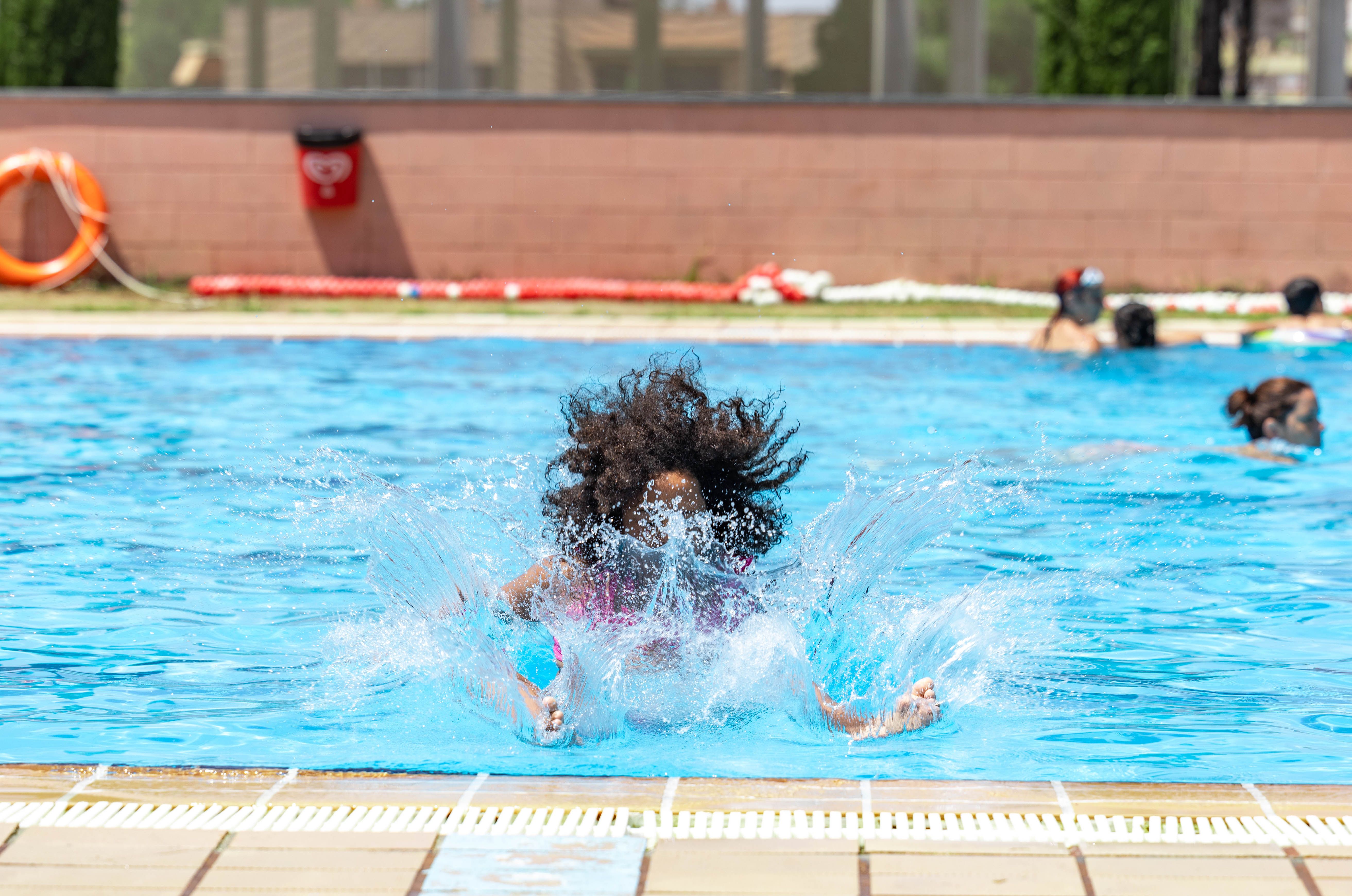 Estiu a les piscines de Cerdanyola. FOTO: Arnau Padilla