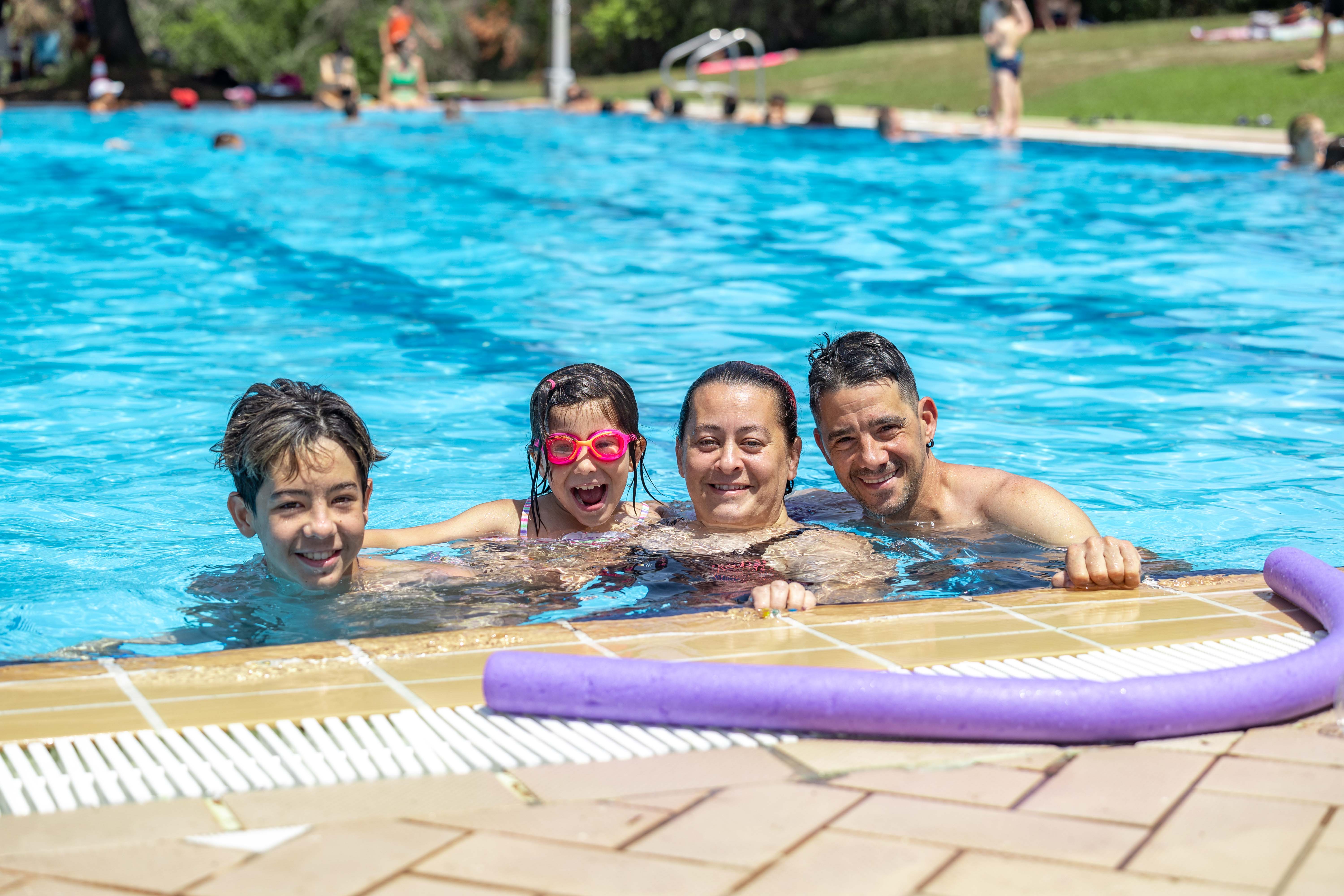 Estiu a les piscines de Cerdanyola. FOTO: Arnau Padilla