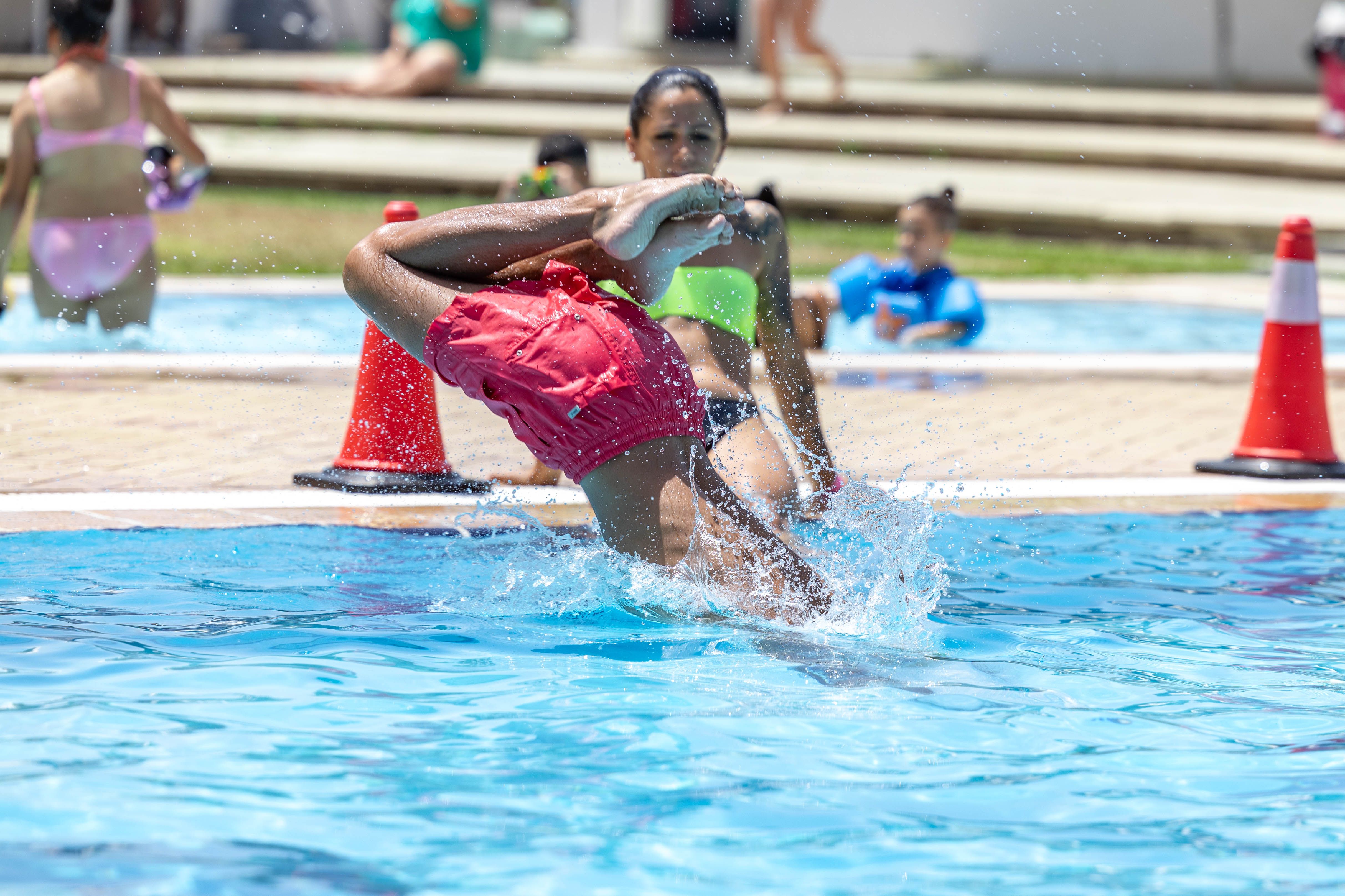 Estiu a les piscines de Cerdanyola. FOTO: Arnau Padilla