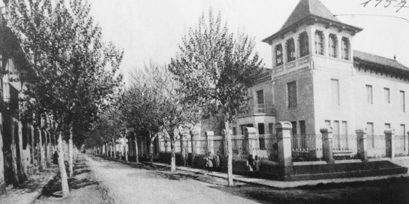 Torre Codorniu, cantonada dels carrers Sant Martí i Santiago (1957). FOTO: Arxiu del TOT