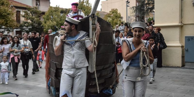  Glubs obre el FIT amb el seu esoectacle a la plaça Abat Oliba. FOTO: Marc Mata