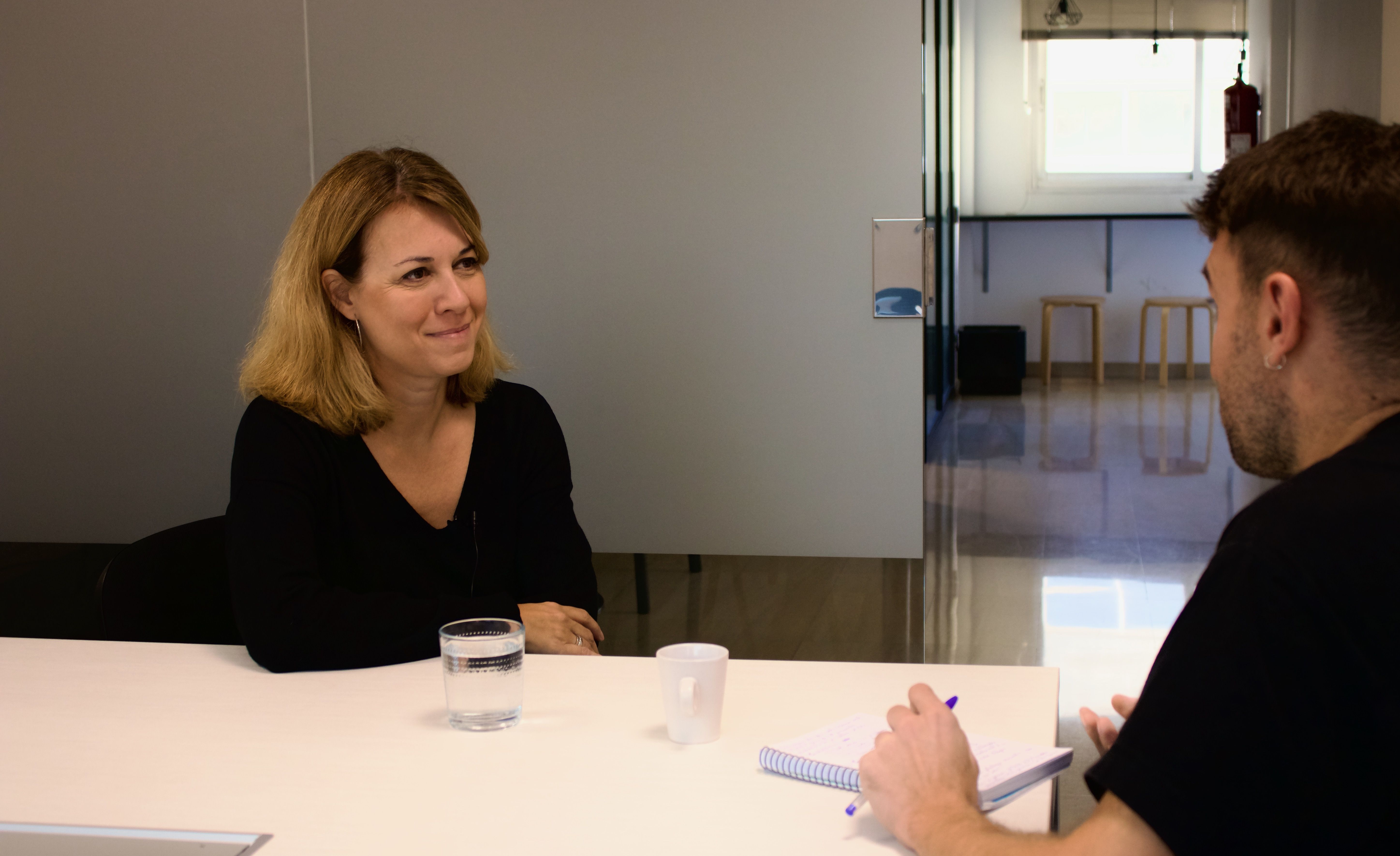 La candidata a la presidència d'ERC, Helena Solà, durant l'entrevista amb el TOT Cerdanyola. FOTO: TOT Cerdanyola