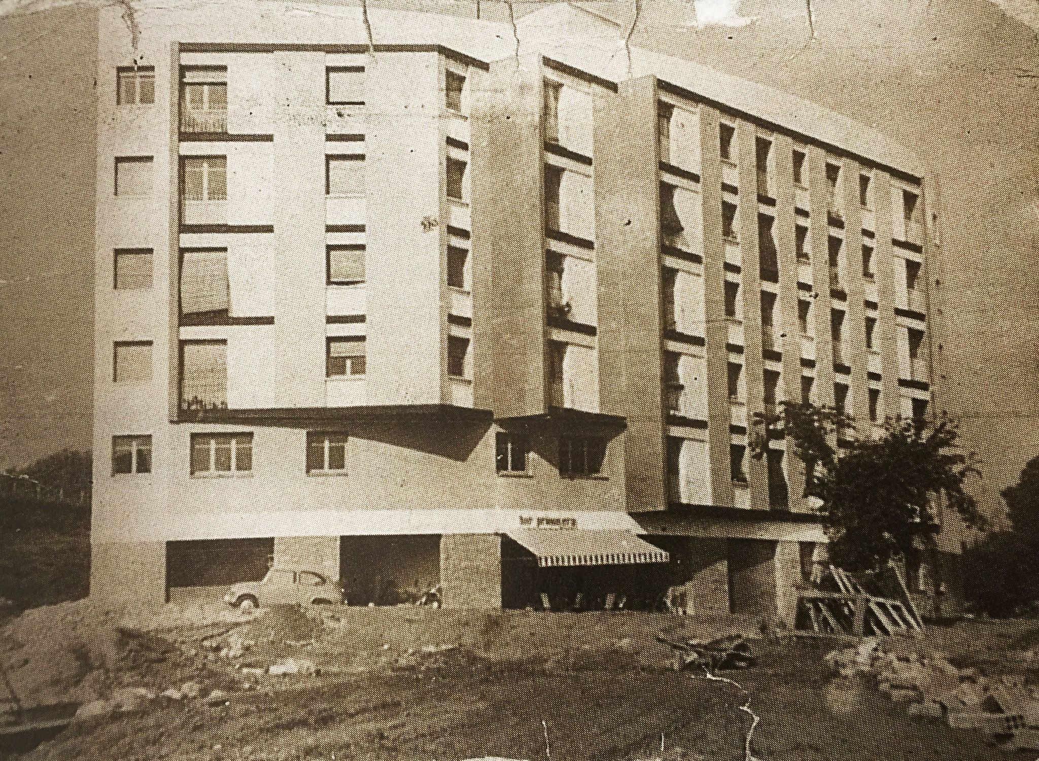 Primer bloc aixecat al Barri de Les Fontetes als anys 60. FOTO: Arxiu del TOT